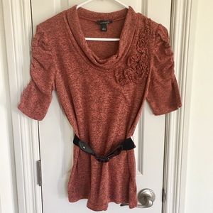 B-design short sleeve cowl neck knit top w. belt